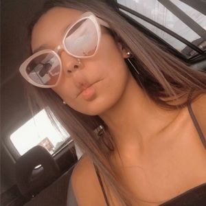 Meet your Posher, Chanelle